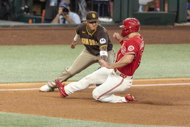 June 20, 2026, Arlington, Texas, USA: Texas Rangers center fielder WYATT LANGFORD (36) gets tagged out by San Diego Padres third baseman MANNY MACHADO (13) during a MLB, Baseball Herren, USA game between the San Diego Padres and Texas Rangers at Globe Life Field. San Diego wins in extra innings 6-4. MLB 2026: Padres 6:4 Rangers  - ZUMAf180 20260620_zsp_f180_012 Copyright: xMarkxFannx