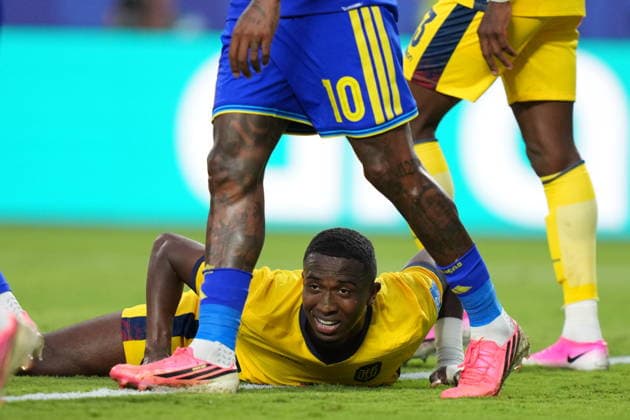 Ecuador v Curacao - FIFA World Cup, WM, Weltmeisterschaft, Fussball 2026 - Group E KANSAS CITY, UNITED STATES - JUNE 20: Pervis Estupinan (7) of Ecuador falls down during the 2026 FIFA World Cup First Stage Group E match between Ecuador and Curacao at Arrowhead Stadium (Kansas City Stadium) in Kansas City, Missouri, United States on June 20, 2026. Hakan Akgun Anadolu Missouri United States. Editorial use only. Please get in touch for any other usage.  Copyright: x2026xAnadoluxHakanxAkgunx