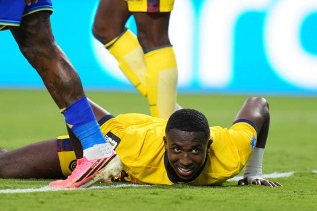 Ecuador v Curacao - FIFA World Cup, WM, Weltmeisterschaft, Fussball 2026 - Group E KANSAS CITY, UNITED STATES - JUNE 20: Pervis Estupinan (7) of Ecuador falls down during the 2026 FIFA World Cup First Stage Group E match between Ecuador and Curacao at Arrowhead Stadium (Kansas City Stadium) in Kansas City, Missouri, United States on June 20, 2026. Hakan Akgun Anadolu Missouri United States. Editorial use only. Please get in touch for any other usage.  Copyright: x2026xAnadoluxHakanxAkgunx