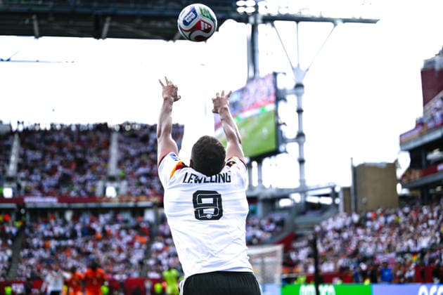 June 20, 2026, Toronto, Ontario, Canada: Jamie Leweling ( 9) of Germany throws the ball during the 2026 FIFA World Cup, WM, Weltmeisterschaft, Fussball game between Germany and CÃ te d Ivoire at Toronto Stadium. Sports News - June 20, 2026  - ZUMAv136 20260620_zsp_v136_042 Copyright: xJeffxVoganx