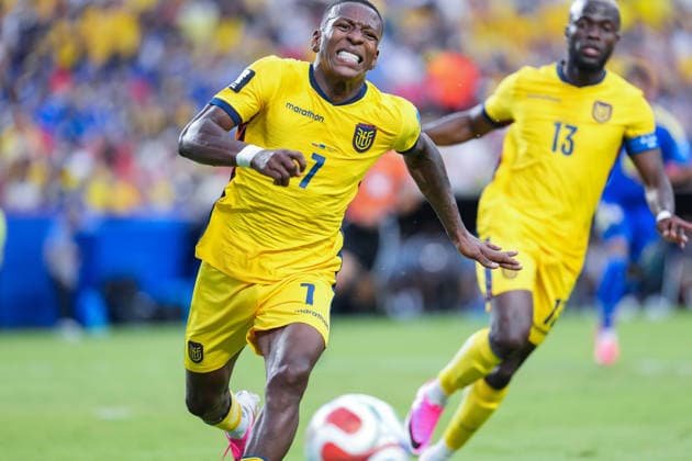 Pervis Estupinan of Ecuador (L) chases the ball during a FIFA Men’s World Cup 2026 Group Stage football match between Ecuador and Curacao at Kansas City Stadium, in Kansas City on June 20th 2026 (Photo by Alexandra Fechete SPP)  Copyright: xAlexandraxFechete SPPx Sportspressphoto_SPR172298