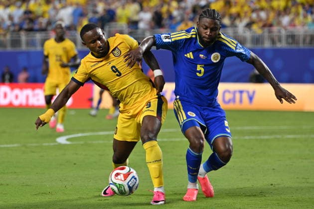 FIFA World Cup, WM, Weltmeisterschaft, Fussball 2026 - Group E - Ecuador vs Curacao John Yeboah of Ecuador (L) in action against Sherel Floranus of Curacao (R) during the FIFA World Cup 2026 group stage match Ecuador against Curacao, in Kansas City, USA, 20 June 2026. KANSAS CITY United States  Copyright: xAMYxKONTRASx