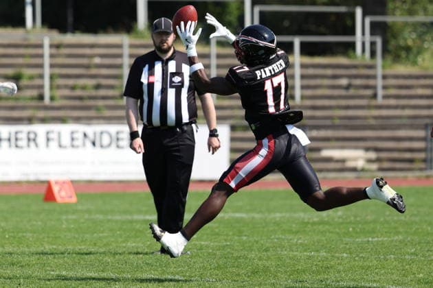 Daniel Pedro (Düsseldorf Panther, 17) misses the catch, Düsseldorf Panther vs Braunschweig Lions, American Football, GFL, German Football League, Season 2026, Week 7, 20.06.2026, Photo: Foot Bowl Klaus Sack Düsseldorf Stadion VfL Benrath Deutschland Copyright: xFootxBowl KlausxSackx