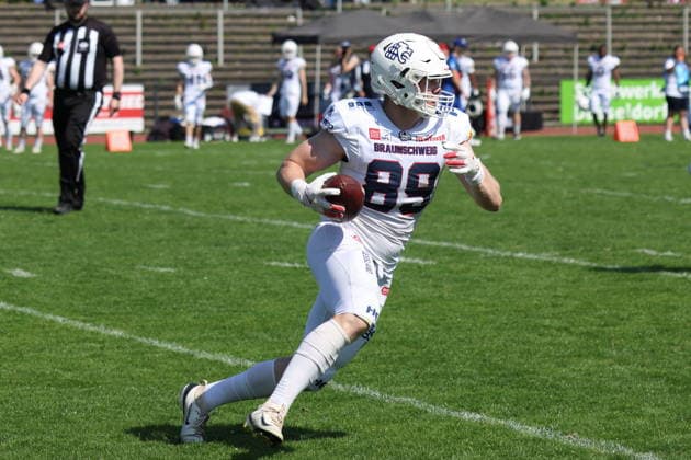 Jonathan Ter Horst (Braunschweig Lions, 89) runs with the ball, Düsseldorf Panther vs Braunschweig Lions, American Football, GFL, German Football League, Season 2026, Week 7, 20.06.2026, Photo: Foot Bowl Klaus Sack Düsseldorf Stadion VfL Benrath Deutschland Copyright: xFootxBowl KlausxSackx