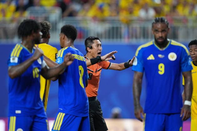 Ecuador v Curacao - FIFA World Cup, WM, Weltmeisterschaft, Fussball 2026 - Group E KANSAS CITY, UNITED STATES - JUNE 20: Referee Ning Ma reacts during the 2026 FIFA World Cup First Stage Group E match between Ecuador and Curacao at Arrowhead Stadium (Kansas City Stadium) in Kansas City, Missouri, United States on June 20, 2026. Hakan Akgun Anadolu Missouri United States. Editorial use only. Please get in touch for any other usage.  Copyright: x2026xAnadoluxHakanxAkgunx