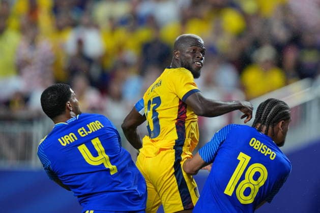 Ecuador v Curacao - FIFA World Cup, WM, Weltmeisterschaft, Fussball 2026 - Group E KANSAS CITY, UNITED STATES - JUNE 20: Enner Valencia (13) of Ecuador in action against Roshon van Eijma (4) and Obispo (18) of Curacao during the 2026 FIFA World Cup First Stage Group E match between Ecuador and Curacao at Arrowhead Stadium (Kansas City Stadium) in Kansas City, Missouri, United States on June 20, 2026. Hakan Akgun Anadolu Missouri United States. Editorial use only. Please get in touch for any other usage.  Copyright: x2026xAnadoluxHakanxAkgunx