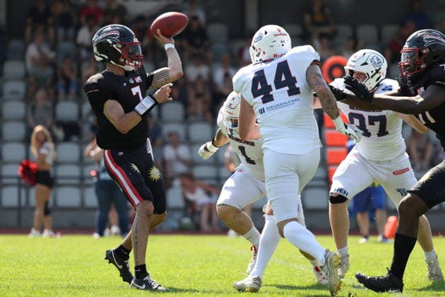 Isaiah Weed (Düsseldorf Panther, 07) passes the ball, Düsseldorf Panther vs Braunschweig Lions, American Football, GFL, German Football League, Season 2026, Week 7, 20.06.2026, Photo: Foot Bowl Klaus Sack Düsseldorf Stadion VfL Benrath Deutschland Copyright: xFootxBowl KlausxSackx