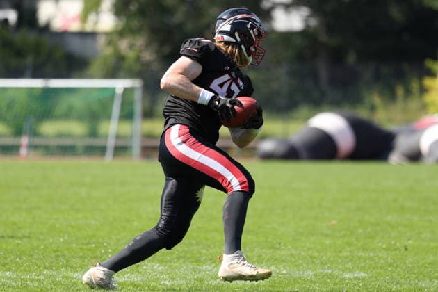 Sven Appelt (Düsseldorf Panther, 47) runs with the ball, Düsseldorf Panther vs Braunschweig Lions, American Football, GFL, German Football League, Season 2026, Week 7, 20.06.2026, Photo: Foot Bowl Klaus Sack Düsseldorf Stadion VfL Benrath Deutschland Copyright: xFootxBowl KlausxSackx