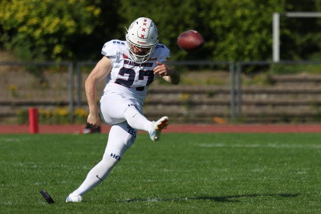 Richy Skoczylas (Braunschweig Lions, 27) kicks the ball, Düsseldorf Panther vs Braunschweig Lions, American Football, GFL, German Football League, Season 2026, Week 7, 20.06.2026, Photo: Foot Bowl Klaus Sack Düsseldorf Stadion VfL Benrath Deutschland Copyright: xFootxBowl KlausxSackx