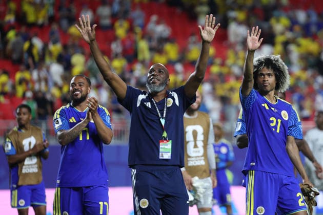 Tahith Chong (R), Brandley Kuwas (2-l), and Sumter Rowendy (C), a member of the Curaçao coaching staff, wave during a Group E match at the 2026 FIFA World Cup, WM, Weltmeisterschaft, Fussball between Ecuador and Curacao at Arrowhead stadium in Kansas City, United States, 20 June 2026. FIFA World Cup 2026 - Group E - Ecuador vs. Curacao !ACHTUNG: NUR REDAKTIONELLE NUTZUNG!  Copyright: xJuanxIgnacioxRoncoronix GR7146 20260621-55020661457_1