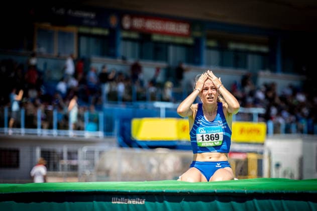 Süddeutsche Meisterschaften 2026 Aktive und Jugend U18; Koblenz, 20.06.2026 Nach dem Ausscheiden aus dem Wettkampf und dem letzten Fehlversuch: Alina Etzel (WGL Schwäbisch Hall) im Hochsprung der Frauen; Süddeutsche Meisterschaften Aktive und Jugend U18 am 20.06.2026 im Stadion Oberwerth in Koblenz (Rheinland-Pfalz). *** 2026 South German Championships (Adult and U18 Youth) Koblenz, June 20, 2026 After being eliminated from the competition and her final failed attempt, Alina Etzel of WGL Schwäbisch Hall in the women’s high jump at the 2026 Southern German Championships for Seniors and U18 Youth on June 20, 2026, at Oberwerth Stadium in Koblenz, Rhineland Palatinate,detected_source_language Copyright: xBEAUTIFULxSPORTS R.xSchmittx