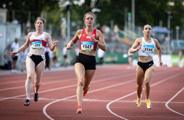 Süddeutsche Meisterschaften 2026 Aktive und Jugend U18; Koblenz, 20.06.2026 Auf der Ziellinie: Jessica Roos (LG Rhein-Wied) wird Süddeutsche Meisterin im 100m-Sprint der Frauen; Süddeutsche Meisterschaften Aktive und Jugend U18 am 20.06.2026 im Stadion Oberwerth in Koblenz (Rheinland-Pfalz). *** 2026 South German Championships (Adults and U18 Youth) Koblenz, June 20, 2026 Copyright: xBEAUTIFULxSPORTS R.xSchmittx