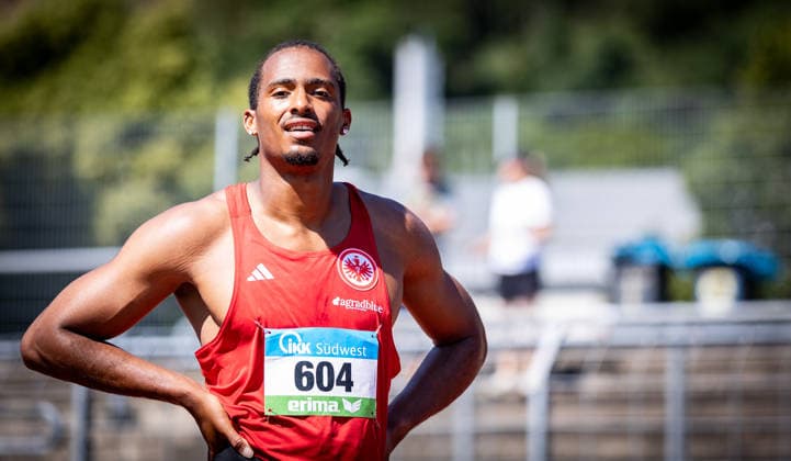 Süddeutsche Meisterschaften 2026 Aktive und Jugend U18; Koblenz, 20.06.2026 Vorfreude: Fred Isaac Fleurisson (Eintracht Frankfurt e.V.) kurz vor seinem 110m-Hürdenrennen bei den Männern; Süddeutsche Meisterschaften Aktive und Jugend U18 am 20.06.2026 im Stadion Oberwerth in Koblenz (Rheinland-Pfalz). *** 2026 Southern German Championships (Adult and U18 Youth) Koblenz, June 20, 2026 Anticipation Copyright: xBEAUTIFULxSPORTS R.xSchmittx