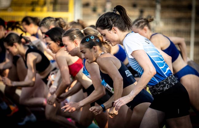Süddeutsche Meisterschaften 2026 Aktive und Jugend U18; Koblenz, 20.06.2026 An der Startlinie: Lea Sanwald (LV Merzig) - im Vordergrund - beim 1500m-Start der Frauen; Süddeutsche Meisterschaften Aktive und Jugend U18 am 20.06.2026 im Stadion Oberwerth in Koblenz (Rheinland-Pfalz). *** 2026 South German Championships (Adult and U18 Youth) Koblenz, June 20, 2026 Lea Sanwald of LV Merzig in the foreground at the starting line for the women’s 1500m race at the 2026 South German Championships (Senior and U18 Youth) on June 20, 2026, at Oberwerth Stadium in Koblenz, Rhineland-Palatinate,detected_source_language Copyright: xBEAUTIFULxSPORTS R.xSchmittx
