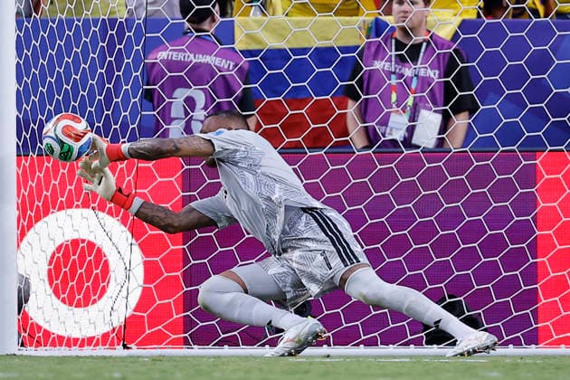 Eloy Room of Curacao blocks a shot during a Group E match at the 2026 FIFA World Cup, WM, Weltmeisterschaft, Fussball between Ecuador and Curacao at Arrowhead stadium in Kansas City, United States, 20 June 2026. FIFA World Cup 2026 - Group E - Ecuador vs. Curacao !ACHTUNG: NUR REDAKTIONELLE NUTZUNG!  Copyright: xJuanxIgnacioxRoncoronix GR7094 20260621-55020661463_1