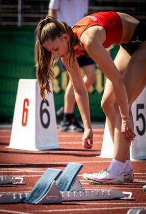 Süddeutsche Meisterschaften 2026 Aktive und Jugend U18; Koblenz, 20.06.2026 Bei der Startvorbereitung: Antonia Götzel (TSG 1862 Weinheim) im 100m-Sprint der Frauen; Süddeutsche Meisterschaften Aktive und Jugend U18 am 20.06.2026 im Stadion Oberwerth in Koblenz (Rheinland-Pfalz). *** 2026 South German Championships (Adult and U18 Youth) Koblenz, June 20, 2026 Copyright: xBEAUTIFULxSPORTS R.xSchmittx