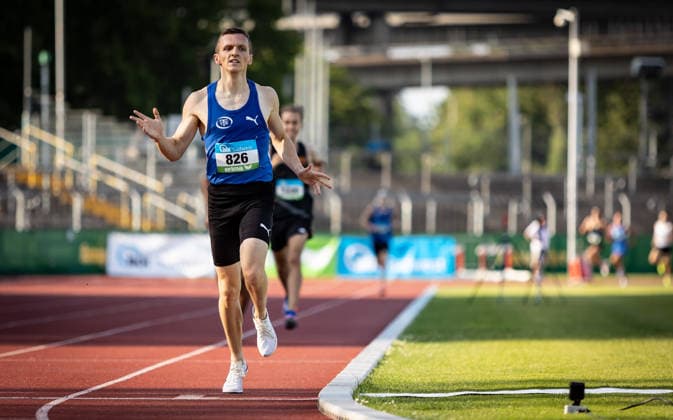 Süddeutsche Meisterschaften 2026 Aktive und Jugend U18; Koblenz, 20.06.2026 Auf der Ziellinie: Laurin Fliedner (TV Waldstraße Wiesbaden) wird Süddeutscher Meister über 1500m der Männer; Süddeutsche Meisterschaften Aktive und Jugend U18 am 20.06.2026 im Stadion Oberwerth in Koblenz (Rheinland-Pfalz). *** 2026 South German Championships (Adults and U18 Youth) Koblenz, June 20, 2026 Copyright: xBEAUTIFULxSPORTS R.xSchmittx