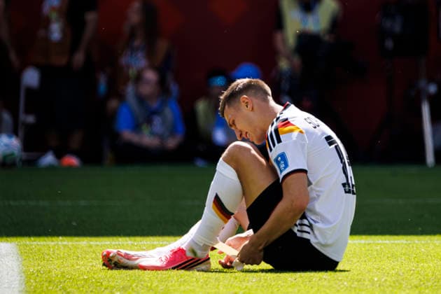 Germany v Cote D Ivoire - FIFA World Cup, WM, Weltmeisterschaft, Fussball 2026 Toronto, Canada - June 20: Nico Schlotterbeck of Germany lies injured on the pitch during the FIFA World Cup 2026 Group E match between Germany and Cote D Ivoire at Toronto Stadium on June 20, 2026 in Toronto, Canada. Photo by John Jacques Latin Images Toronto Toronto Stadium Ontario Canada Copyright: xLatinxSportxImagesx