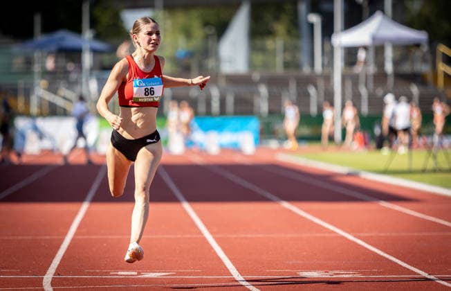 Süddeutsche Meisterschaften 2026 Aktive und Jugend U18; Koblenz, 20.06.2026 Auf der Ziellinie: Nicole Frey (LG Region Karlsruhe) im 100m-Sprint der Frauen; Süddeutsche Meisterschaften Aktive und Jugend U18 am 20.06.2026 im Stadion Oberwerth in Koblenz (Rheinland-Pfalz). *** 2026 Southern German Championships (Adult and U18 Youth) in Koblenz, June 20, 2026 Copyright: xBEAUTIFULxSPORTS R.xSchmittx