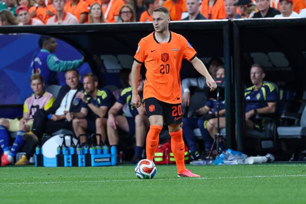 Netherland s Teun Koopmeiners with the ball in his feet during the FIFA World Cup, WM, Weltmeisterschaft, Fussball 2026 Group F match between Netherlands and Sweden at Houston Stadium on June 20, 2026 in Houston, United States. (Photo by Torbjorn Tande DeFodi Images) - *** Teun Koopmeiners of the Netherlands with the ball at his feet during the 2026 FIFA World Cup Group F match between the Netherlands and Sweden at Houston Stadium on June 20, 2026, in Houston, United States. Photo by Torbjorn Tande, DeFodi Images,detected_source_language