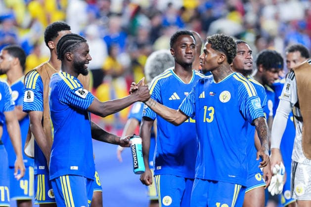 Sherel Floranus of Curacao (L) shake hands with Tyrese Noslin of Curacao (R) after the 0-0 draw during a FIFA Men’s World Cup 2026 Group Stage football match between Ecuador and Curacao at Kansas City Stadium, in Kansas City on June 20th 2026 (Photo by Alexandra Fechete SPP)  Copyright: xAlexandraxFechete SPPx Sportspressphoto_SPR172357