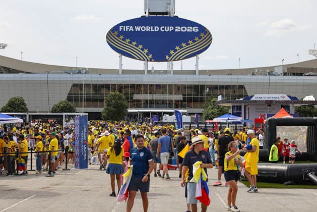 KANSAS CITY, MO - JUNE 20: Crowds gather outside the stadium before the FIFA World Cup, WM, Weltmeisterschaft, Fussball 2026 Group E match between Ecuador and Curacao on June 20, 2026 at Kansas City Stadium in Kansas City, MO. (Photo by Scott Winters Icon Sportswire) SOCCER: JUN 20 FIFA World Cup 26 Group E - Ecuador vs Curacao EDITORIAL USE ONLY Icon2606200096
