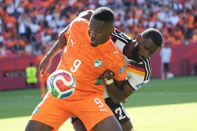 Ange-Yoan Bonny (Elfenbeinküste, Ivory Coast, Cote d Ivoire, 9) und Antonio Rüdiger (Deutschland Germany) kämpfen um den Ball - Toronto 20.06.2026: Deutschland vs. Elfenbeinküste, Toronto Stadium, World Cup 26 Gruppe E 2. Spieltag *** Ange Yoan Bonny (Ivory Coast, Côte dIvoire), age 9, and Antonio Rüdiger (Germany) battle for the ball in Toronto on June 20, 2026. Germany vs. Ivory Coast, Toronto Stadium, World Cup 26, Group E, Matchday 2,detected_source_language