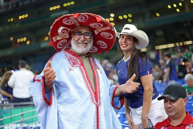 June 20, 2026, Monterrey, Mexico: Tunisian fans pose for a photo moments before the match between Tunisia and Japan for the 2st round of the group F of the FIFA World Cup, WM, Weltmeisterschaft, Fussball 2026 at Monterrey Stadium on June 20, 2026 in Monterrey, Mexico. Photo: DiaEsportivo Monterrey Mexico - ZUMAh208 20260620_zsp_h208_002 Copyright: xHeulerxAndreyx