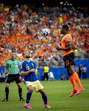 HOUSTON - (lr) Jesper Karlstrom of Sweden, Denzel Dumfries of the Netherlands during the FIFA World Cup, WM, Weltmeisterschaft, Fussball 2026 Group F match between the Netherlands and Sweden at Houston Stadium on June 20, 2026 in Houston, United States. KOEN VAN WEEL ANP FIFA World Cup 2026 group stage 2026 xVIxANPxSportx xxANPxIVx 561561826 originalFilename: 561561826.jpg