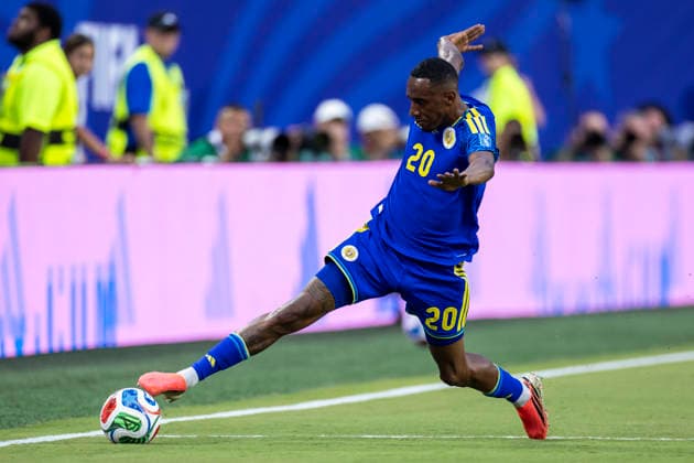 KANSAS CITY, MO - JUNE 20: Joshua Brenet 20 of Curacao chases down a loose ball during the FIFA World Cup, WM, Weltmeisterschaft, Fussball 2026 Group E match between Ecuador and Curacao on June 20, 2026 at the Kansas City Stadium in Kansas City, MO. (Photo by Nick Tre. Smith Icon Sportswire) SOCCER: JUN 20 FIFA World Cup 26 Group E - Ecuador vs Curacao EDITORIAL USE ONLY Icon2606200067