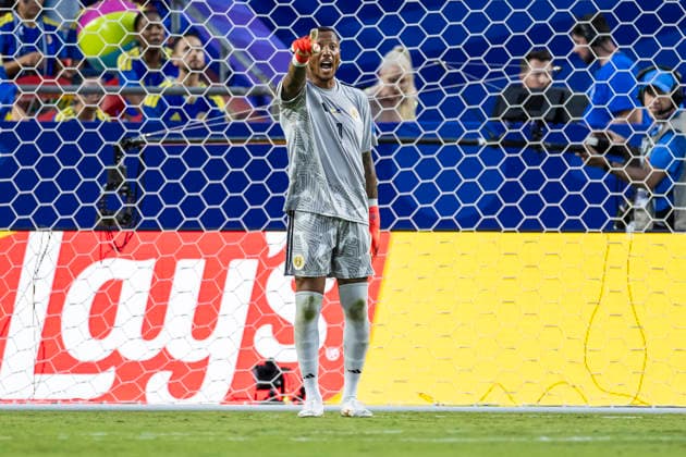 KANSAS CITY, MO - JUNE 20: Eloy Room 1 of Curacao directs his team during the FIFA World Cup, WM, Weltmeisterschaft, Fussball 2026 Group E match between Ecuador and Curacao on June 20, 2026 at the Kansas City Stadium in Kansas City, MO. (Photo by Nick Tre. Smith Icon Sportswire) SOCCER: JUN 20 FIFA World Cup 26 Group E - Ecuador vs Curacao EDITORIAL USE ONLY Icon2606200089