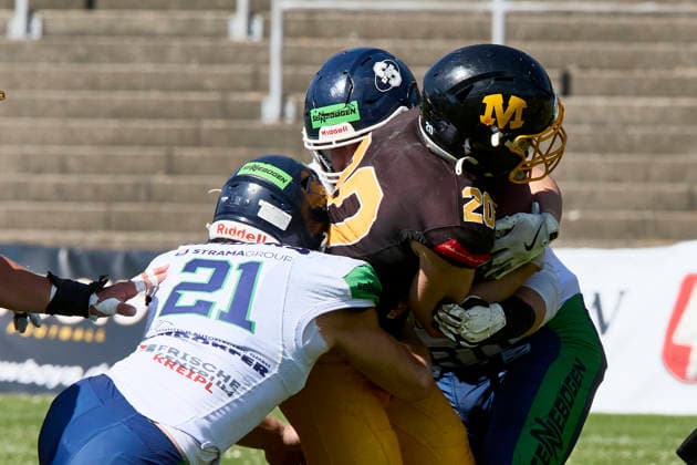 German Football League (GFL), Munich Cowboys vs Straubing Spiders, Munich Cowboys, Straubing Spiders, 2026-06-20 in München (Städtisches Stadion an der Dantestraße (Dantestation)) MAYER Maximilian (Munich Cowboys Running Back (RB) Nr20-MUC20), AIGNER Luca (Straubing Spiders Linebacker (LB) Nr21-SRS21) sportworld München Städtisches Stadion an der Dant Bayern Deutschland *** German Football League (GFL), Munich Cowboys vs. Straubing Spiders, Munich Cowboys, Straubing Spiders, June 20, 2026, at the Munich Municipal Stadium on Dantestraße, Dantestation, MAYER Maximilian, Munich Cowboys Running Back (RB) No. 20 (MUC20), AIGNER Luca, Straubing Spiders, Linebacker (LB), No. 21 (SRS21), sportworld Munich, Municipal Stadium on Dantestraße, Dant, Bavaria, Germany,detected_source_language