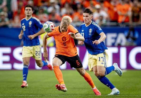 HOUSTON - (lr) Jan Paul van Hecke of the Netherlands, Viktor Gyokeres of Sweden during the 2026 FIFA World Cup, WM, Weltmeisterschaft, Fussball Group F match between the Netherlands and Sweden at Houston Stadium on June 20, 2026 in Houston, United States. KOEN VAN WEEL ANP FIFA World Cup 2026 group stage 2026 xVIxANPxSportx xxANPxIVx 561561876 originalFilename: 561561876.jpg