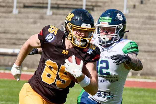 German Football League (GFL), Munich Cowboys vs Straubing Spiders, Munich Cowboys, Straubing Spiders, 2026-06-20 in München (Städtisches Stadion an der Dantestraße (Dantestation)) CHRISTMANN Magnus (Munich Cowboys Wide Receiver (WR) Nr85-MUC85), AIGNER Christopher (Straubing Spiders Defensive Back (DB) Nr32-SRS32) sportworld München Städtisches Stadion an der Dant Bayern Deutschland *** German Football League (GFL), Munich Cowboys vs. Straubing Spiders, Munich Cowboys, Straubing Spiders, June 20, 2026, at the Munich Municipal Stadium on Dantestraße, Dantestation, CHRISTMANN Magnus, Munich Cowboys wide receiver (WR) No. 85 (MUC85), AIGNER Christopher, Straubing Spiders, Defensive Back (DB), No. 32 (SRS32), Sportworld Munich, Municipal Stadium on Dantestraße, Dant, Bavaria, Germany,detected_source_language