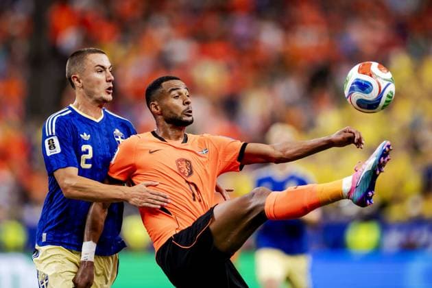 HOUSTON - (lr) Gustaf Lagerbielke of Sweden and Cody Gakpo of the Netherlands during the FIFA 2026 World Cup Group F match between the Netherlands and Sweden at Houston Stadium on June 20, 2026 in Houston, United States. ROBIN VAN LONKHUIJSEN ANP FIFA World Cup, WM, Weltmeisterschaft, Fussball 2026 group stage 2026 xVIxANPxSportx xxANPxIVx 561562097 originalFilename: 561562097.jpg