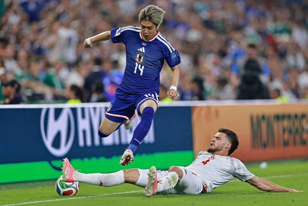 June 20, 2026, Monterrey, Mexico: Omar Rekik of Tunisia battles for possession ball with Junya Ito of Japan during the match between Tunisia and Japan for the 2st round of the group F of the FIFA World Cup, WM, Weltmeisterschaft, Fussball 2026 at Monterrey Stadium on June 20, 2026 in Monterrey, Mexico. Photo: DiaEsportivo Monterrey Mexico - ZUMAh208 20260620_zsp_h208_025 Copyright: xHeulerxAndreyx