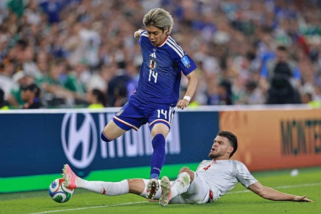 June 20, 2026, Monterrey, Mexico: Omar Rekik of Tunisia battles for possession ball with Junya Ito of Japan during the match between Tunisia and Japan for the 2st round of the group F of the FIFA World Cup, WM, Weltmeisterschaft, Fussball 2026 at Monterrey Stadium on June 20, 2026 in Monterrey, Mexico. Photo: DiaEsportivo Monterrey Mexico - ZUMAh208 20260620_zsp_h208_027 Copyright: xHeulerxAndreyx