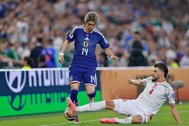 June 20, 2026, Monterrey, Mexico: Omar Rekik of Tunisia battles for possession ball with Junya Ito of Japan during the match between Tunisia and Japan for the 2st round of the group F of the FIFA World Cup, WM, Weltmeisterschaft, Fussball 2026 at Monterrey Stadium on June 20, 2026 in Monterrey, Mexico. Photo: DiaEsportivo Monterrey Mexico - ZUMAh208 20260620_zsp_h208_029 Copyright: xHeulerxAndreyx
