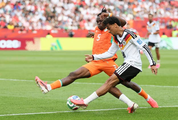 (260621) -- TORONTO, June 21, 2026 -- Nathaniel Brown (R) of Germany vies with Wilfried Singo of Cote d Ivoire during the group E match between Germany and Cote d Ivoire at the 2026 FIFA World Cup, WM, Weltmeisterschaft, Fussball at Toronto Stadium in Toronto, Canada, on June 20, 2026. (Photo by Xinhua) (SP)CANADA-TORONTO-FOOTBALL-FIFA WORLD CUP-GROUP E-GER VS CIV ZouxZheng 