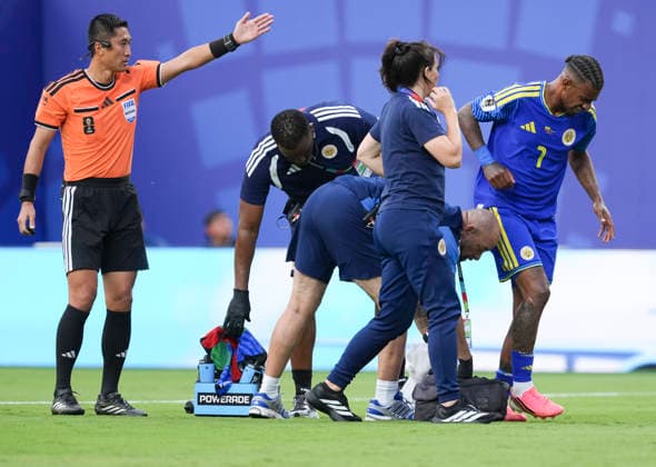 (260621) -- KANSAS CITY, June 21, 2026 -- Head referee Ma Ning (1st L) of China gestures during the group E match between Ecuador and Curacao at the FIFA World Cup, WM, Weltmeisterschaft, Fussball 2026 at Kansas City Stadium in Kansas City, the United States, June 20, 2026. ) (SP)U.S.-KANSAS CITY-FOOTBALL-FIFA WORLD CUP-GROUP E-ECU VS CUW DuxYu 