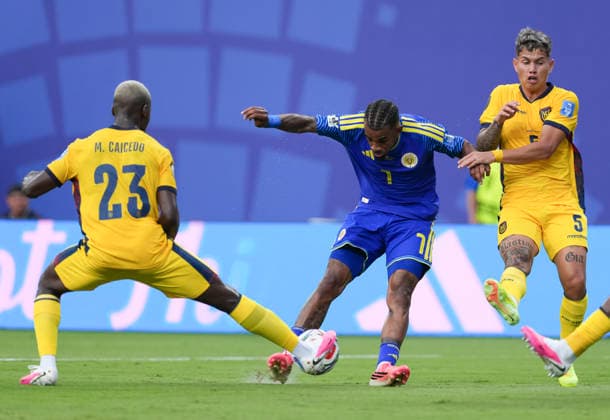 (260621) -- KANSAS CITY, June 21, 2026 -- Juninho Bacuna (C) of Curacao competes during the group E match between Ecuador and Curacao at the FIFA World Cup, WM, Weltmeisterschaft, Fussball 2026 at Kansas City Stadium in Kansas City, the United States, June 20, 2026. ) (SP)U.S.-KANSAS CITY-FOOTBALL-FIFA WORLD CUP-GROUP E-ECU VS CUW DuxYu 