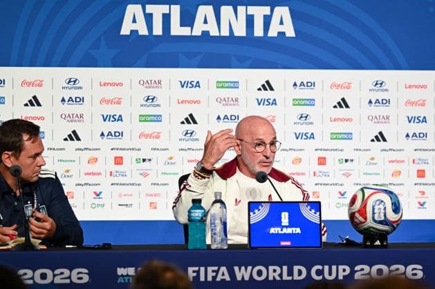 (260621) -- ATLANTA, June 21, 2026 -- Luis de la Fuente (R), head coach of Spain, speaks during a press conference, PK, Pressekonferenz at the 2026 FIFA World Cup, WM, Weltmeisterschaft, Fussball in Atlanta, the United States, June 20, 2026. ) (SP)U.S.-ATLANTA-FOOTBALL-FIFA WORLD CUP-PRESS CONFERENCE-SPAIN JuxHuanzong 