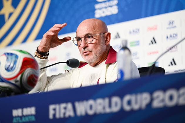 (260621) -- ATLANTA, June 21, 2026 -- Luis de la Fuente, head coach of Spain, speaks during a press conference, PK, Pressekonferenz at the 2026 FIFA World Cup, WM, Weltmeisterschaft, Fussball in Atlanta, the United States, June 20, 2026. ) (SP)U.S.-ATLANTA-FOOTBALL-FIFA WORLD CUP-PRESS CONFERENCE-SPAIN JuxHuanzong 