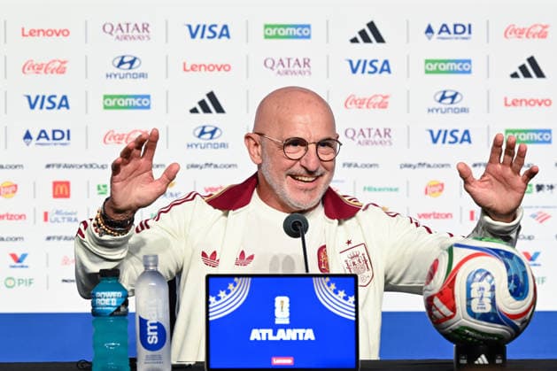 (260621) -- ATLANTA, June 21, 2026 -- Luis de la Fuente, head coach of Spain, speaks during a press conference, PK, Pressekonferenz at the 2026 FIFA World Cup, WM, Weltmeisterschaft, Fussball in Atlanta, the United States, June 20, 2026. ) (SP)U.S.-ATLANTA-FOOTBALL-FIFA WORLD CUP-PRESS CONFERENCE-SPAIN JuxHuanzong 