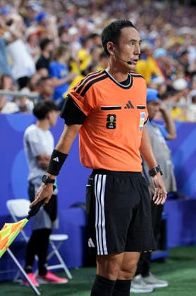 (260621) -- KANSAS CITY, June 21, 2026 -- Assistant referee Zhou Fei of China reacts during the group E match between Ecuador and Curacao at the FIFA World Cup, WM, Weltmeisterschaft, Fussball 2026 at Kansas City Stadium in Kansas City, the United States, June 20, 2026. ) (SP)U.S.-KANSAS CITY-FOOTBALL-FIFA WORLD CUP-GROUP E-ECU VS CUW DuxYu 