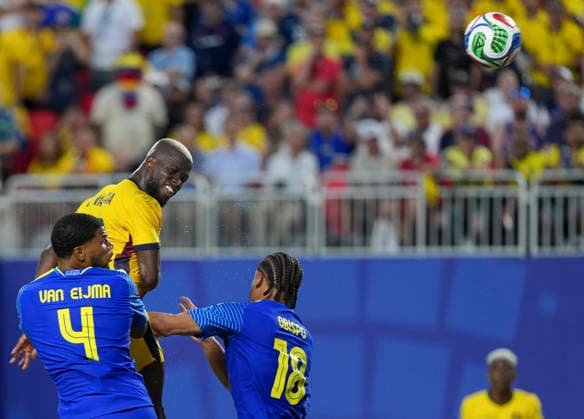 (260621) -- KANSAS CITY, June 21, 2026 -- Enner Valencia (top) of Ecuador heads the ball during the group E match between Ecuador and Curacao at the FIFA World Cup, WM, Weltmeisterschaft, Fussball 2026 at Kansas City Stadium in Kansas City, the United States, June 20, 2026. ) (SP)U.S.-KANSAS CITY-FOOTBALL-FIFA WORLD CUP-GROUP E-ECU VS CUW DuxYu 