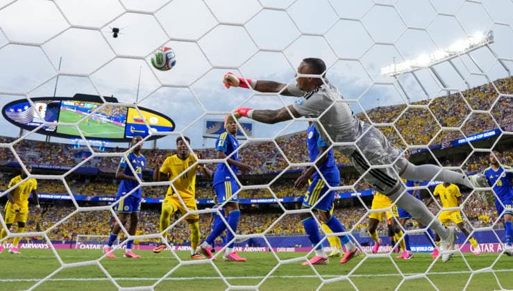 (260621) -- KANSAS CITY, June 21, 2026 -- Eloy Room, goalkeeper of Curacao, makes a save during the group E match between Ecuador and Curacao at the FIFA World Cup, WM, Weltmeisterschaft, Fussball 2026 at Kansas City Stadium in Kansas City, the United States, June 20, 2026. ) (SP)U.S.-KANSAS CITY-FOOTBALL-FIFA WORLD CUP-GROUP E-ECU VS CUW DuxYu 