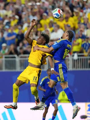 (260621) -- KANSAS CITY, June 21, 2026 -- Armando Obispo (R) of Curacao vies with Rodriguez of Ecuador during the group E match between Ecuador and Curacao at the FIFA World Cup, WM, Weltmeisterschaft, Fussball 2026 at Kansas City Stadium in Kansas City, the United States, June 20, 2026. ) (SP)U.S.-KANSAS CITY-FOOTBALL-FIFA WORLD CUP-GROUP E-ECU VS CUW DuxYu 
