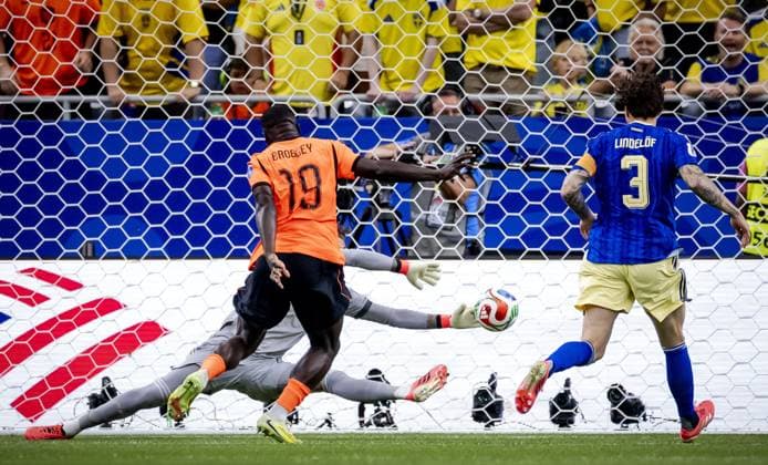 HOUSTON - Brian Brobbey of the Netherlands scores the 1-0 against Sweden during the FIFA 2026 World Cup Group F match between the Netherlands and Sweden at Houston Stadium on June 20, 2026, in Houston, United States. ROBIN VAN LONKHUIJSEN ANP FIFA World Cup, WM, Weltmeisterschaft, Fussball 2026 group stage 2026 xVIxANPxSportx xxANPxIVx 561562200 originalFilename: 561562200.jpg