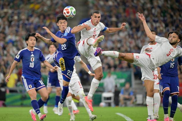 FIFA World Cup, WM, Weltmeisterschaft, Fussball 2026 - Group F - Tunisia vs. Japan Ellyes Skhiri (C) of Tunisia vies for the ball with Tomoki Hayakawa (2-L) of Japan during the 2026 FIFA World Cup group F soccer match between Tunisia and Japan at BBVA Stadium in Monterrey, Mexico, 20 June 2026. Monterrey Mexico  Copyright: xMiguelxSierrax